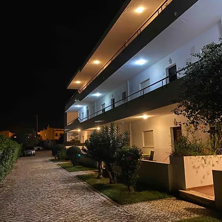 House-5 Minutos A Pe Da